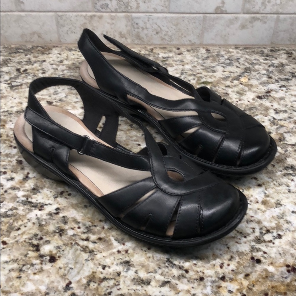 Clark’s Black Comfy Sandals. 7.5 medium